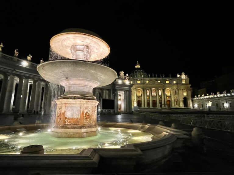 Rom - Nachts auf dem Petersplatz